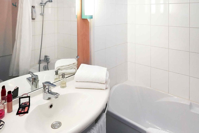 Imagen de la habitación del Hotel Ibis Beaune Centre. Foto 10