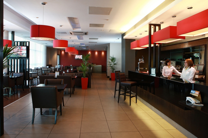Imagen del bar/restaurante del Hotel Ibis Belfast City Centre. Foto 5