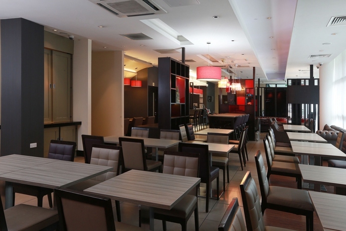 Imagen del bar/restaurante del Hotel Ibis Belfast City Centre. Foto 6