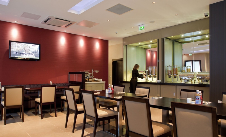 Imagen del bar/restaurante del Hotel Ibis Belfast City Centre. Foto 7