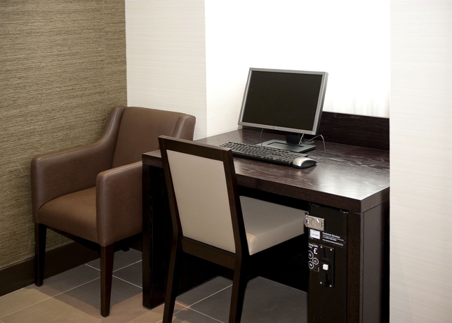 Imagen de los interiores del Hotel Ibis Belfast Queens Quarter. Foto 10