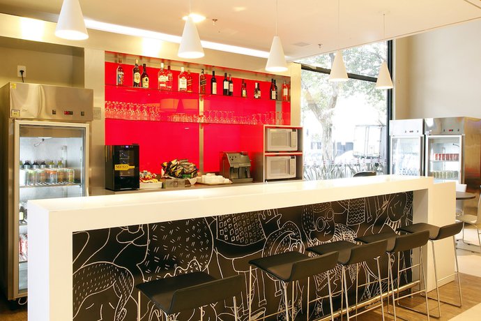 Imagen del bar/restaurante del Hotel Ibis Belo Horizonte Afonso Pena. Foto 6