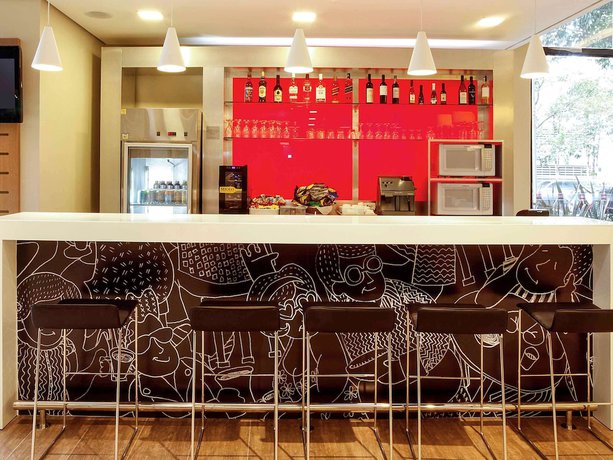 Imagen del bar/restaurante del Hotel Ibis Belo Horizonte Afonso Pena. Foto 7