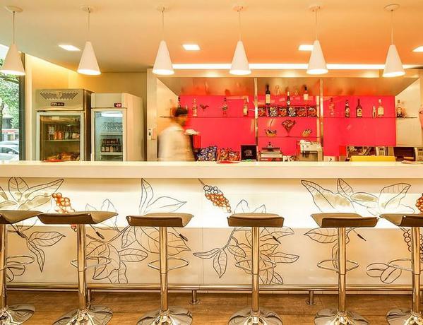 Imagen del bar/restaurante del Hotel Ibis Belo Horizonte Savassi. Foto 2