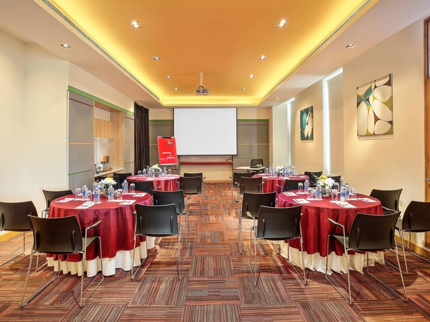 Imagen de los interiores del Hotel Ibis Bengaluru Hosur Road. Foto 13