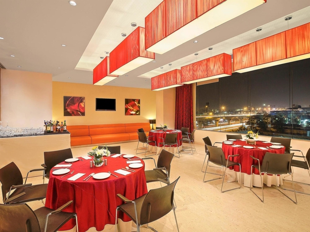 Imagen de los interiores del Hotel Ibis Bengaluru Hosur Road. Foto 14