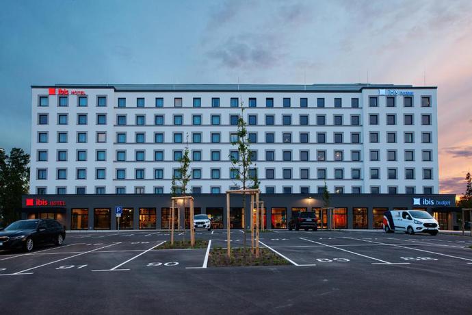 Imagen de los exteriores del Hotel Ibis Berlin Airport. Foto 5