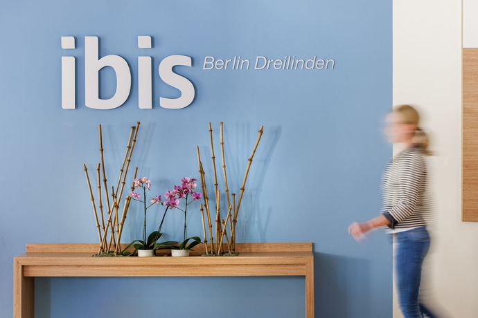 Imagen de los interiores del Hotel Ibis Berlin Dreilinden. Foto 11