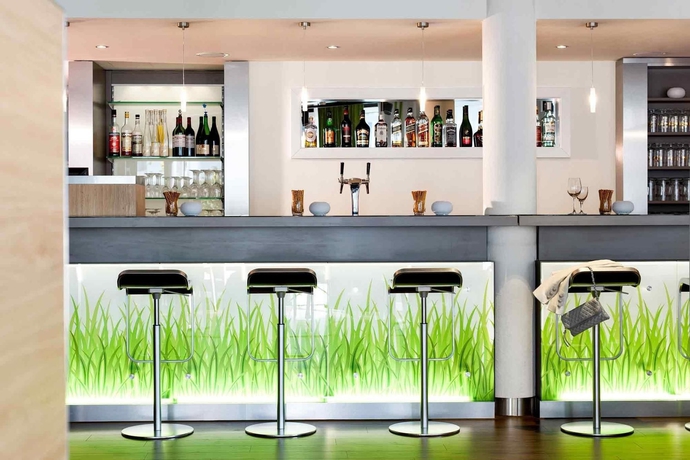 Imagen del bar/restaurante del Hotel Ibis Berlin Dreilinden. Foto 6