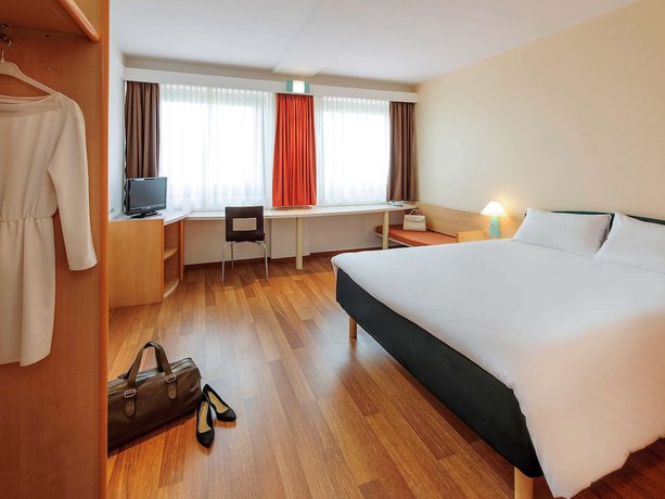Imagen de la habitación del Hotel Ibis Berlin Messe. Foto 10