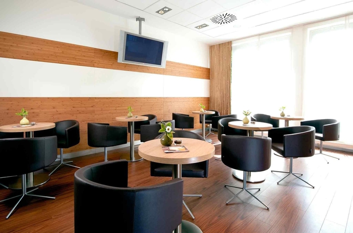 Imagen del bar/restaurante del Hotel Ibis Berlin Mitte. Foto 8