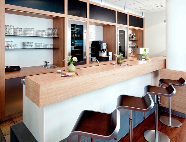 Imagen del bar/restaurante del Hotel Ibis Berlin Mitte. Foto 9