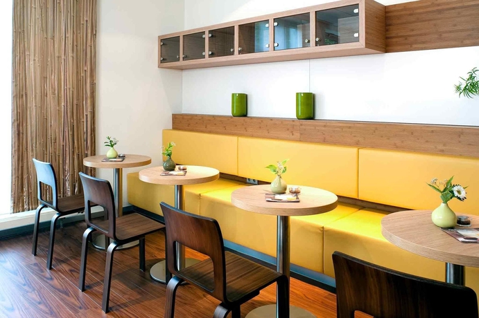 Imagen del bar/restaurante del Hotel Ibis Berlin Mitte. Foto 11