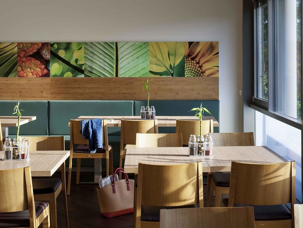 Imagen del bar/restaurante del Hotel Ibis Berlin Mitte. Foto 13