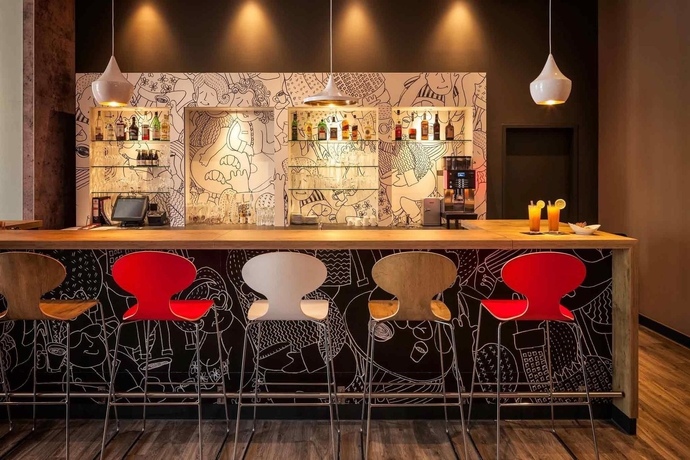 Imagen del bar/restaurante del Hotel Ibis Berlin Spandau. Foto 5