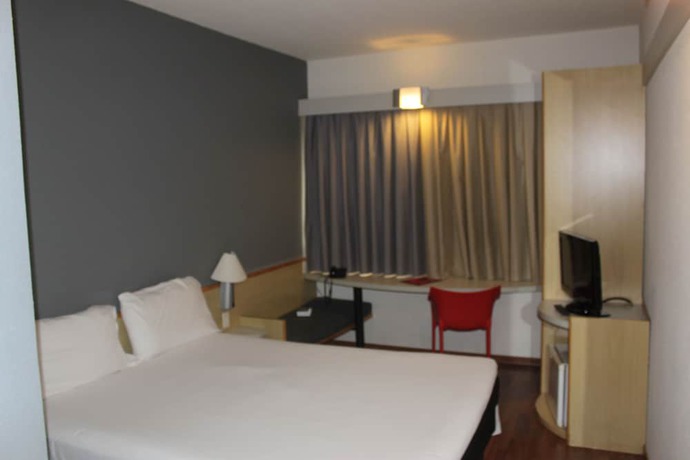 Imagen de la habitación del Hotel Ibis Betim. Foto 12