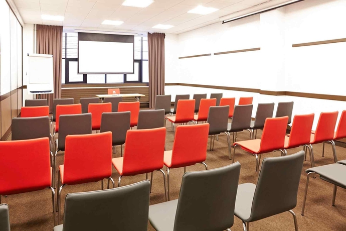 Imagen de los interiores del Hotel Ibis Birmingham New Street Station. Foto 13