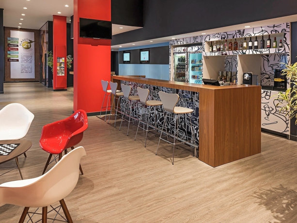 Imagen del bar/restaurante del Hotel Ibis Blumenau. Foto 6