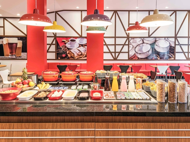 Imagen del bar/restaurante del Hotel Ibis Blumenau. Foto 7