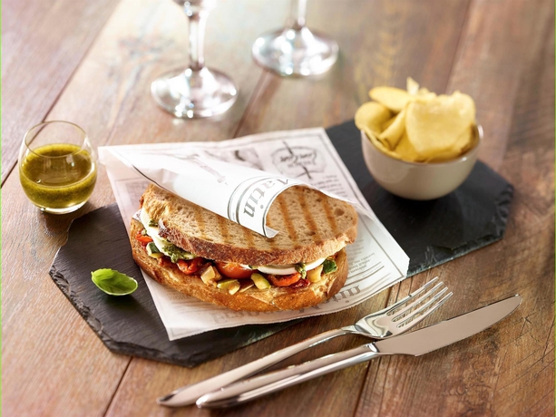 Imagen del bar/restaurante del Hotel Ibis Bordeaux Centre Bastide. Foto 7