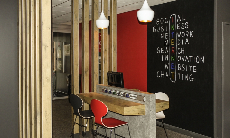 Imagen de los interiores del Hotel Ibis Bordeaux Centre Bastide. Foto 15