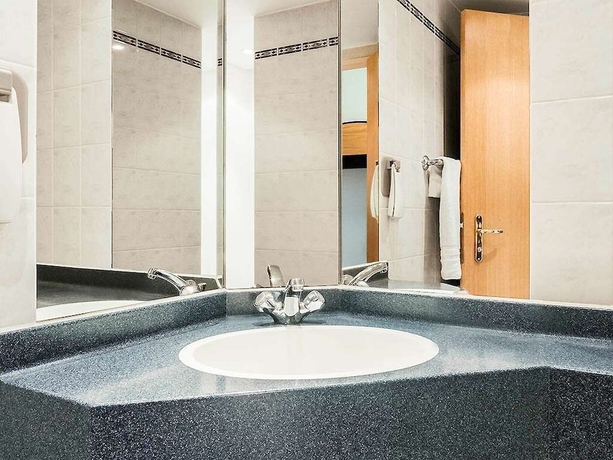 Imagen de la habitación del Hotel Ibis Bradford Shipley. Foto 7