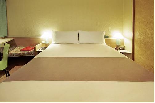 Imagen de la habitación del Hotel Ibis Brignoles. Foto 7