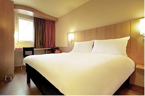 Imagen de la habitación del Hotel Ibis Brignoles. Foto 10