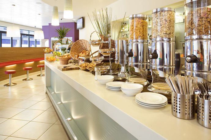 Imagen del bar/restaurante del Hotel Ibis Bristol Centre. Foto 2