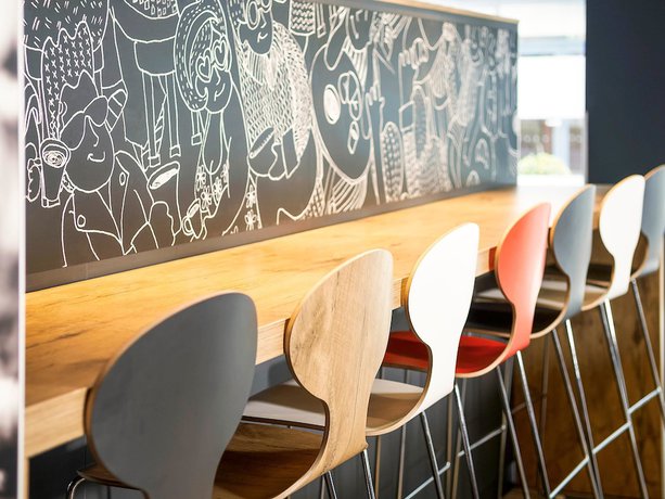 Imagen del bar/restaurante del Hotel Ibis Bristol Centre. Foto 4