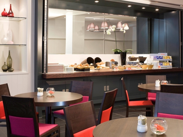 Imagen del bar/restaurante del Hotel Ibis Bristol Temple Meads Quay. Foto 8