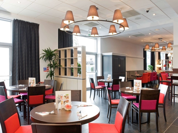 Imagen del bar/restaurante del Hotel Ibis Bristol Temple Meads Quay. Foto 9