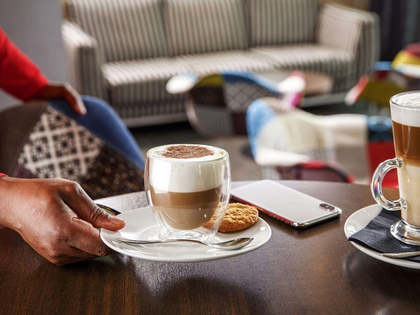 Imagen del bar/restaurante del Hotel Ibis Bristol Temple Meads Quay. Foto 10