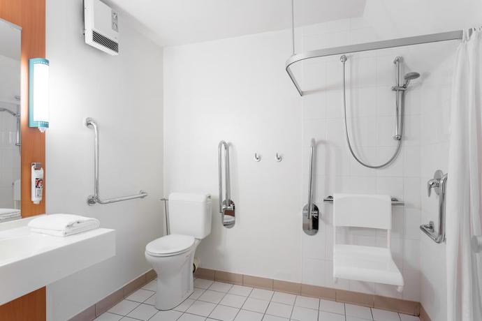 Imagen de la habitación del Hotel Ibis Brussels City Centre. Foto 4