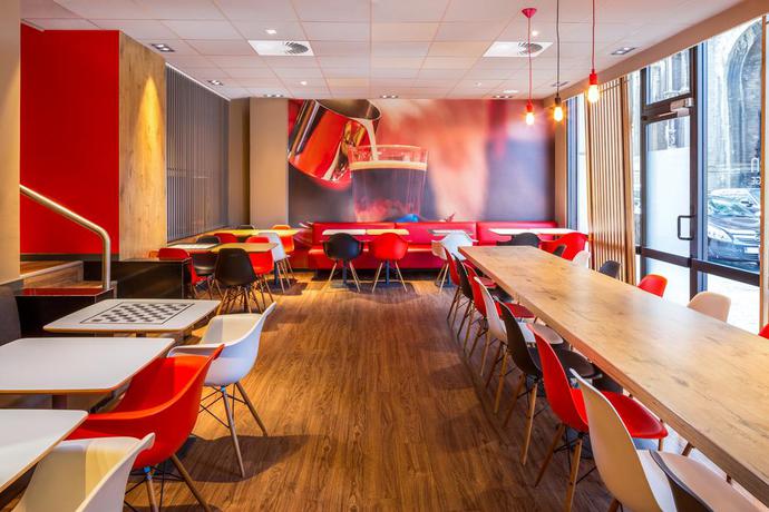 Imagen del bar/restaurante del Hotel Ibis Brussels City Centre. Foto 2