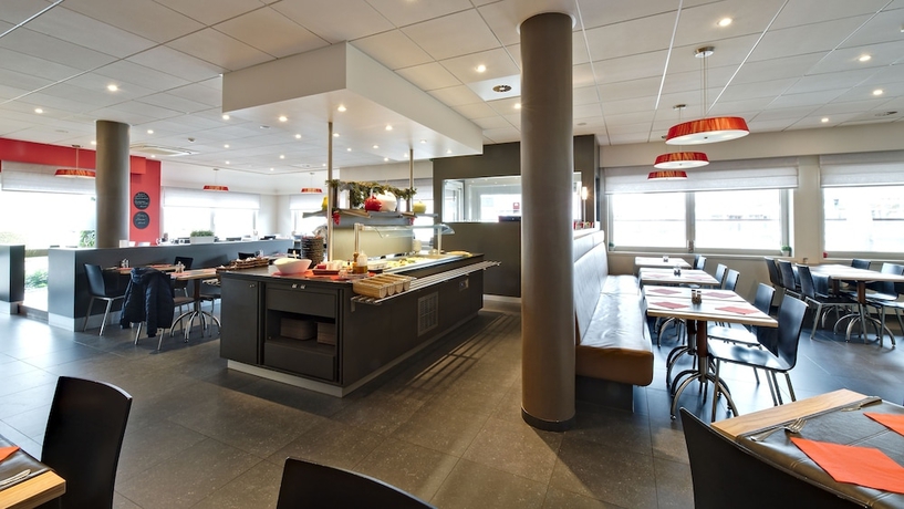 Imagen del bar/restaurante del Hotel Ibis Brussels Waterloo. Foto 3