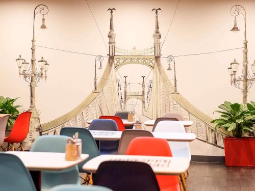 Imagen del bar/restaurante del Hotel Ibis Budapest Centrum. Foto 2