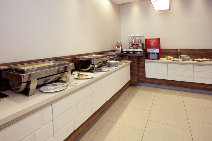 Imagen del bar/restaurante del Hotel Ibis Budapest Citysouth. Foto 3