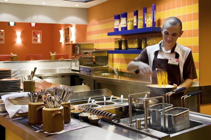 Imagen del bar/restaurante del Hotel Ibis Budapest Heroes Square. Foto 7