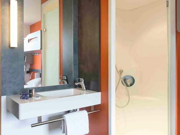 Imagen del bar/restaurante del Hotel Ibis Budget Aéroport Lyon Saint Exupéry. Foto 10