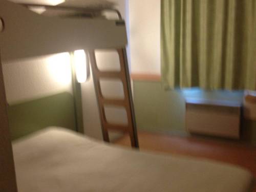 Imagen de la habitación del Hotel Ibis Budget Albertville. Foto 5
