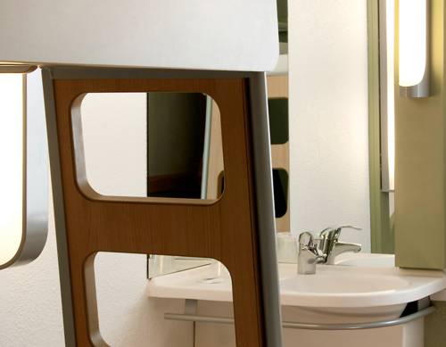 Imagen de la habitación del Hotel Ibis Budget Antibes Sophia Antipolis. Foto 4