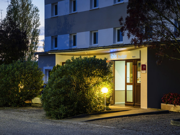 Imagen de los exteriores del Hotel Ibis Budget Auch. Foto 5