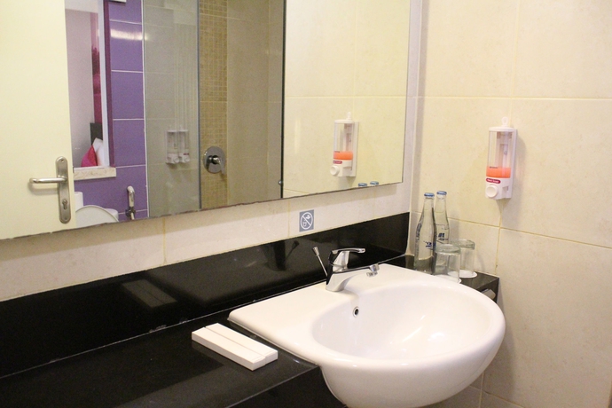 Imagen de la habitación del Hotel Ibis Budget Bali Seminyak. Foto 11