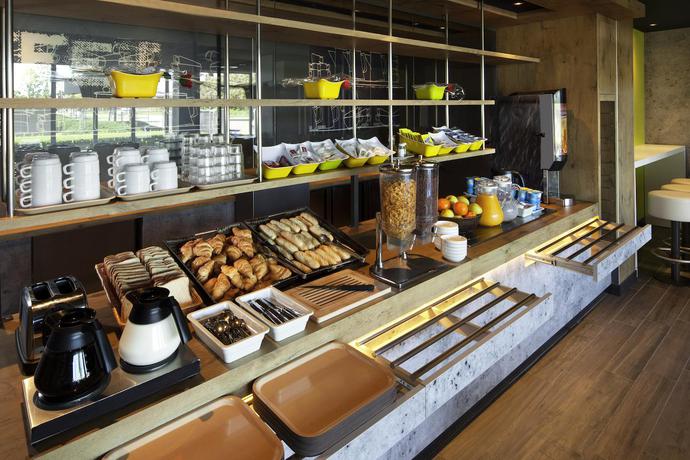 Imagen del bar/restaurante del Hotel Ibis Budget Barcelona Viladecans. Foto 2