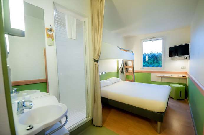 Imagen de la habitación del Hotel Ibis Budget Bayeux. Foto 4