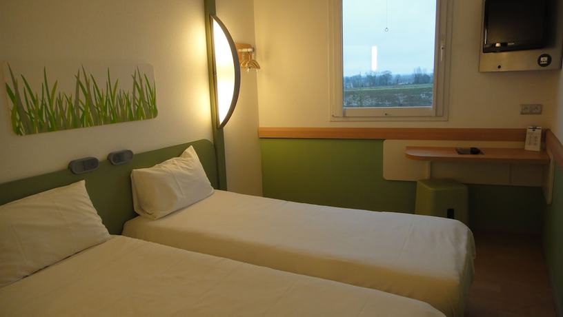 Imagen de la habitación del Hotel Ibis Budget Bayeux. Foto 9