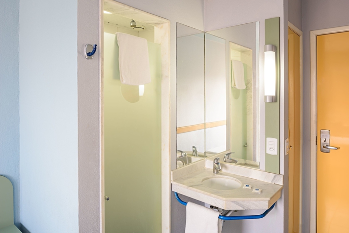 Imagen de la habitación del Hotel Ibis Budget Belem. Foto 15