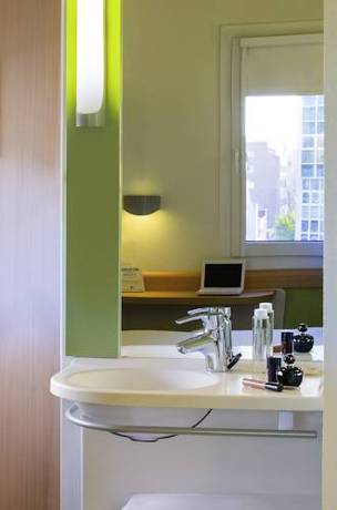 Imagen de la habitación del Hotel Ibis Budget Bilbao Arrigorriaga. Foto 10