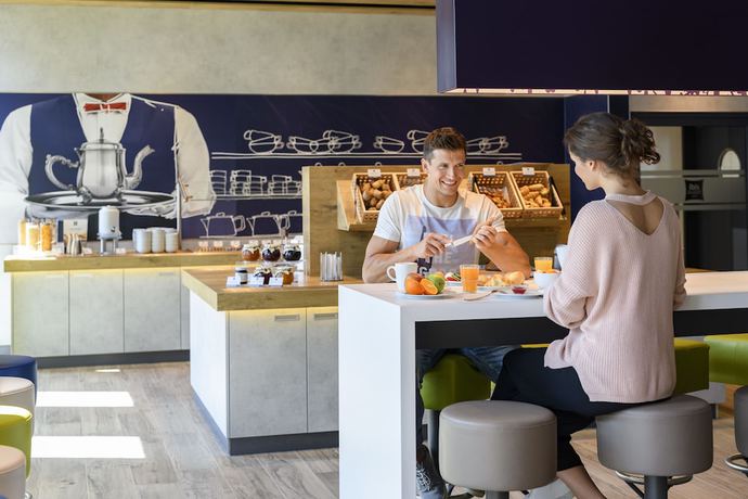 Imagen del bar/restaurante del Hotel Ibis Budget Bremen City Center. Foto 2